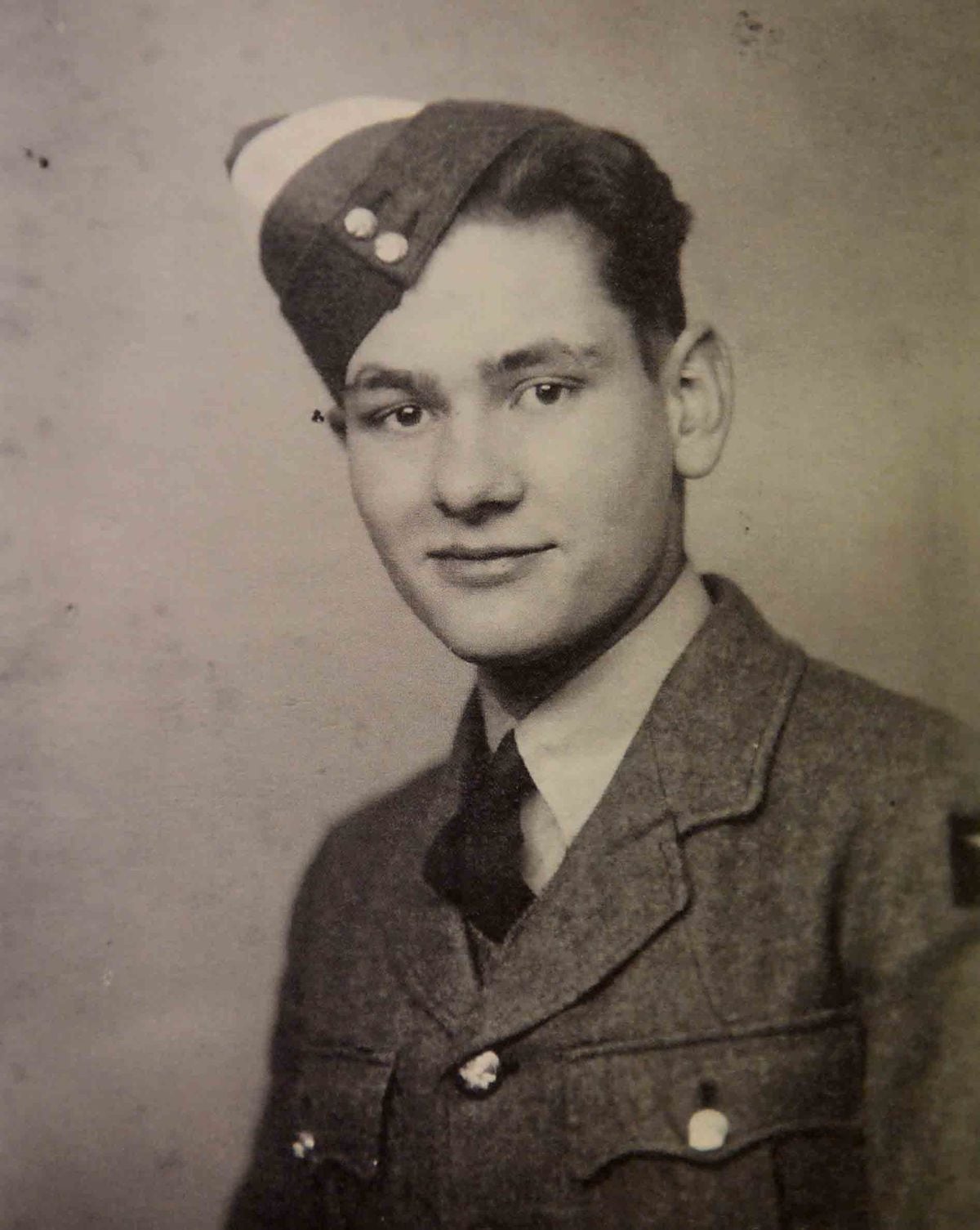 Wartime memories as RAF brothers reunited in home village | Express & Star