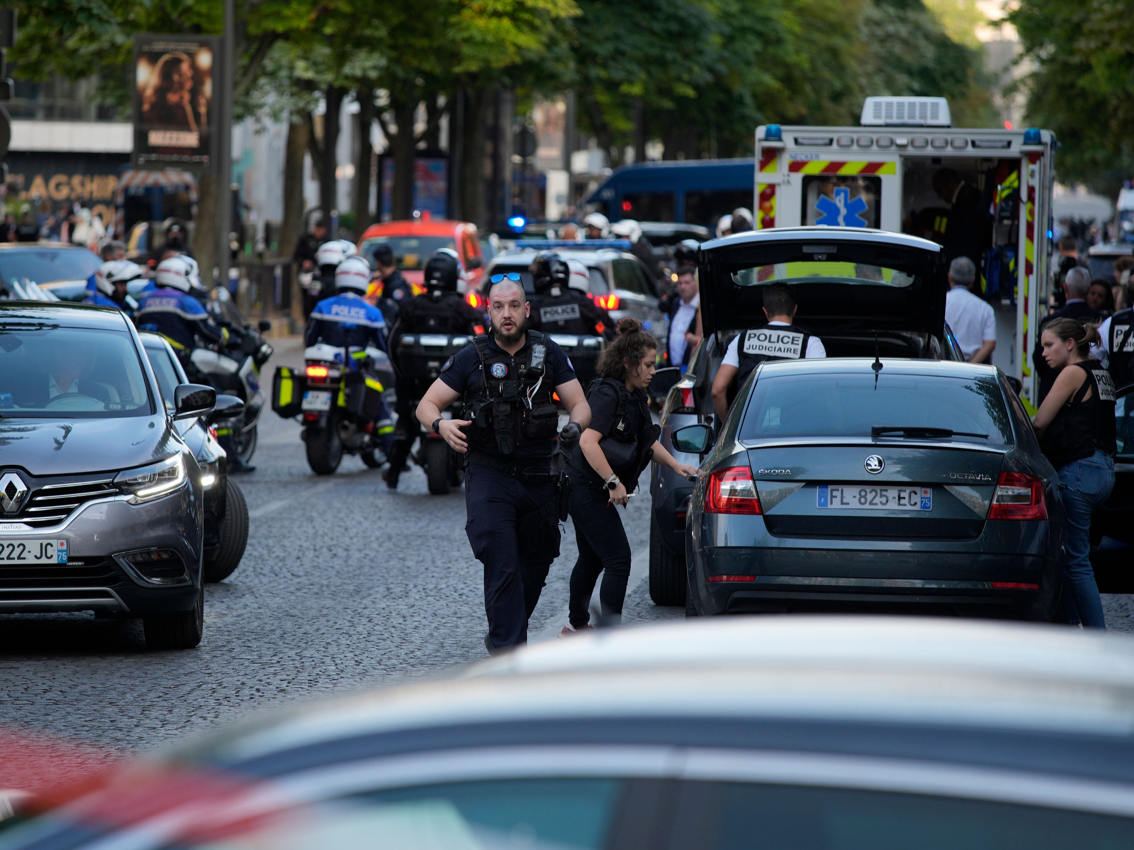 Police officer wounded in Paris knife attack