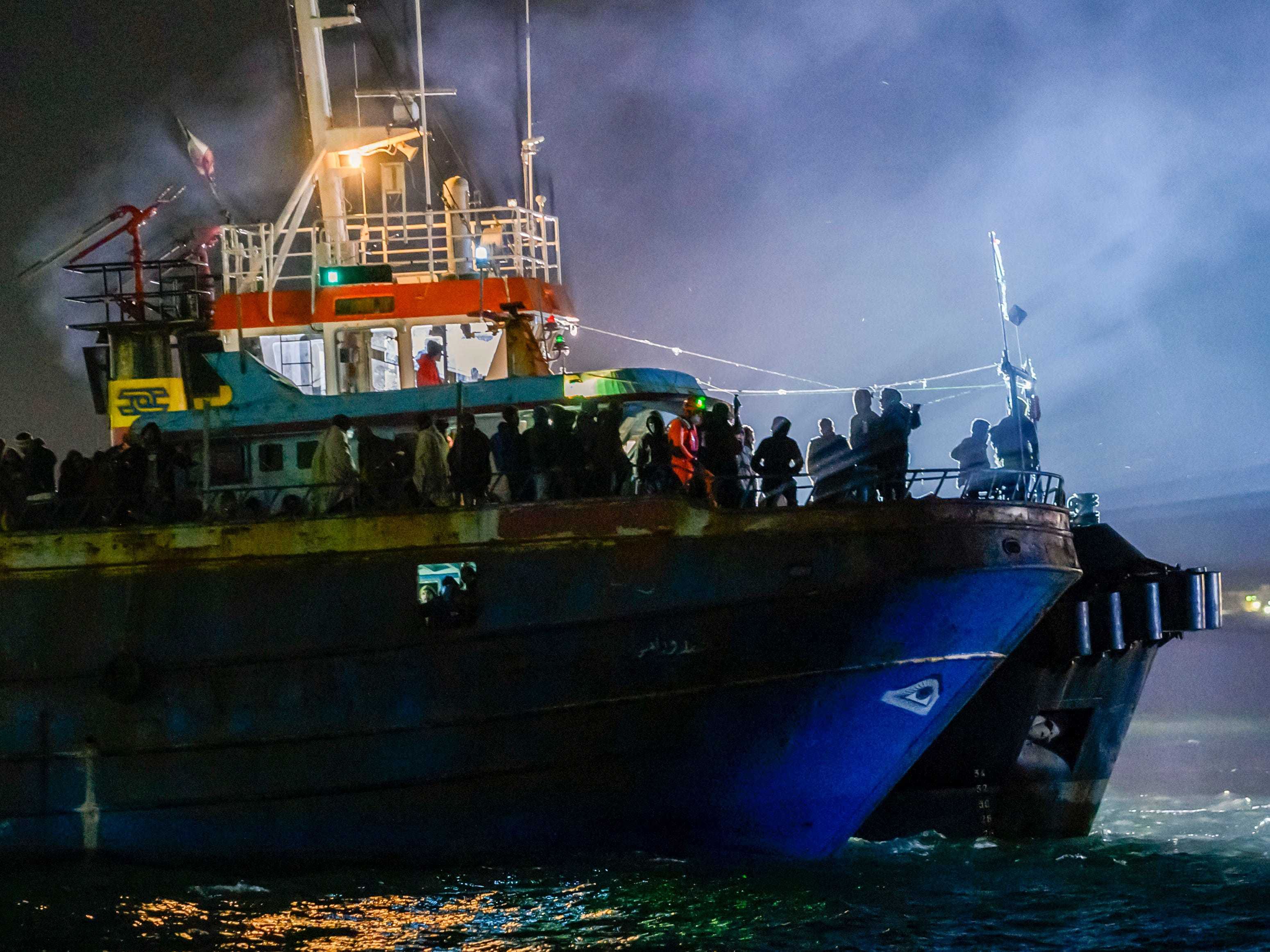 Italian coast guard and navy bring hundreds of migrants ashore