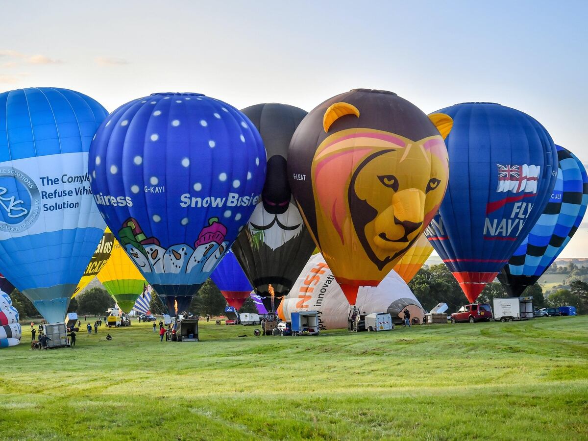 More than 40 hot air balloons perform ‘flypast’ over Bristol Express