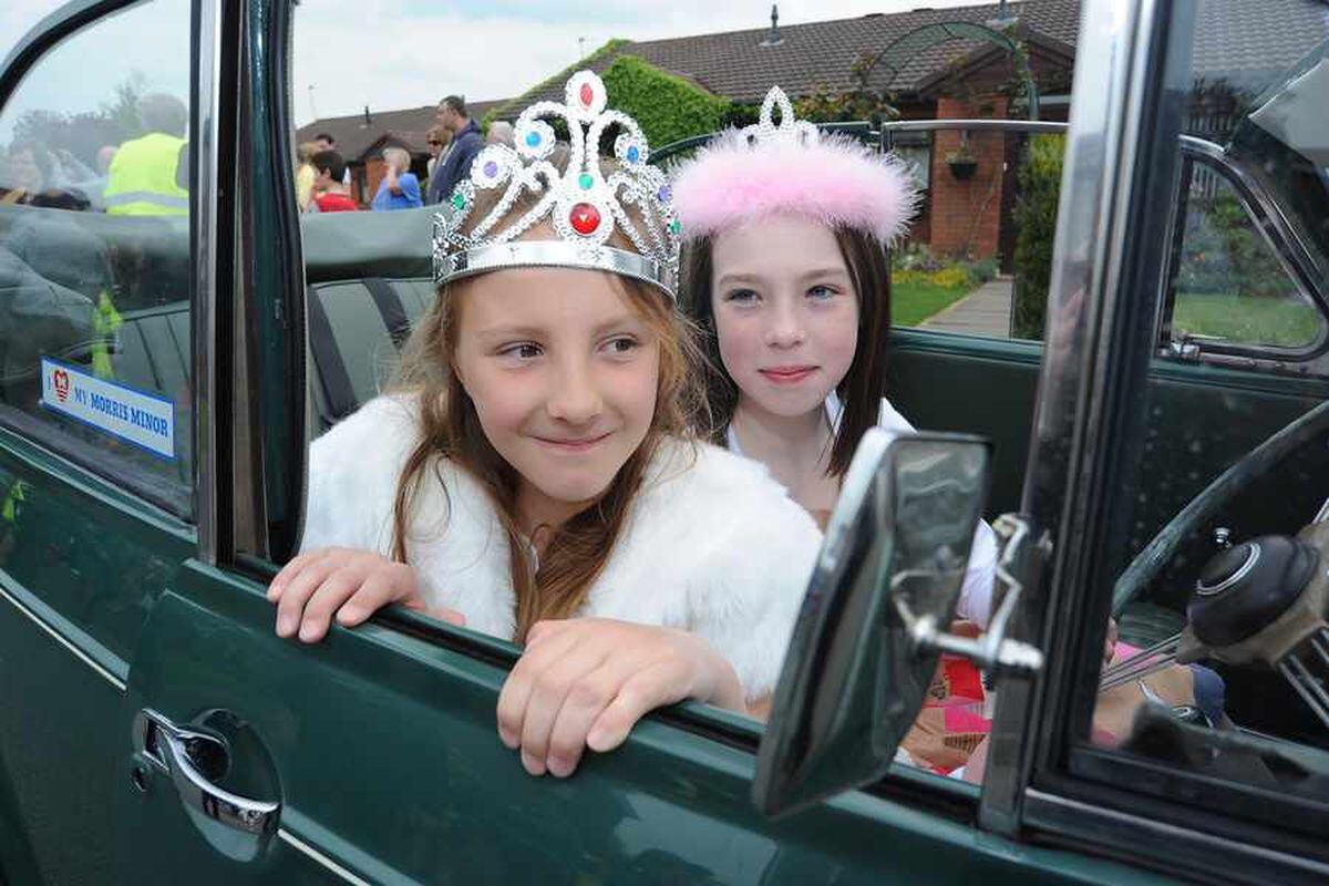 Thousands at Perton Carnival | Express & Star