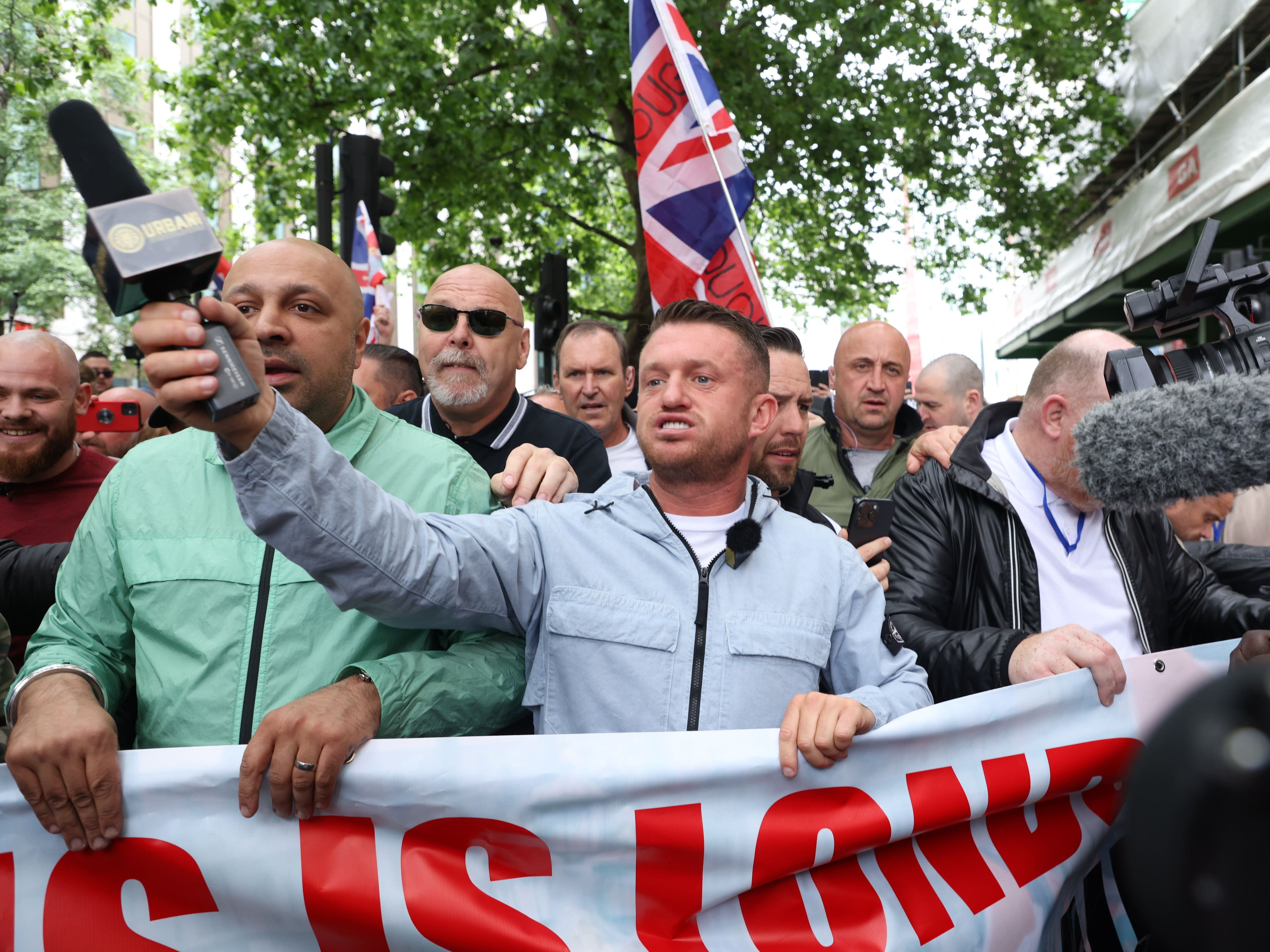 Around 1,000 police deployed amid Tommy Robinson protest and counter-march