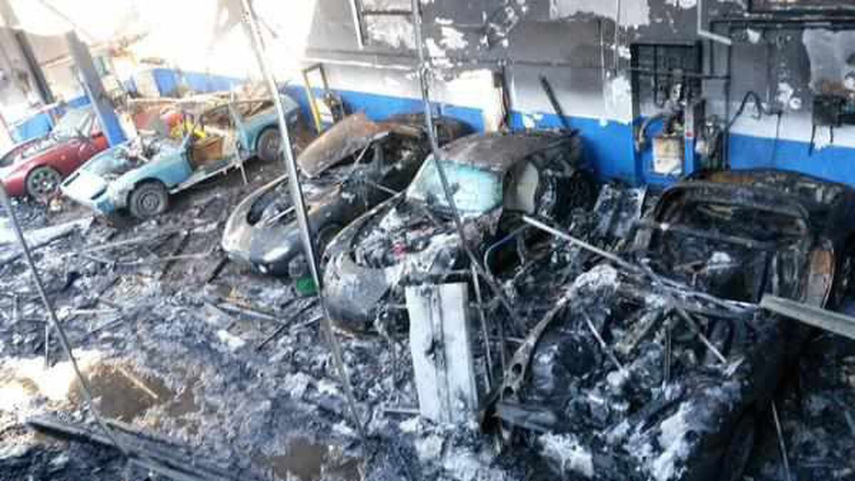 VIDEO and PICTURES: Ten luxury cars gutted in Wordsley blaze | Express ...