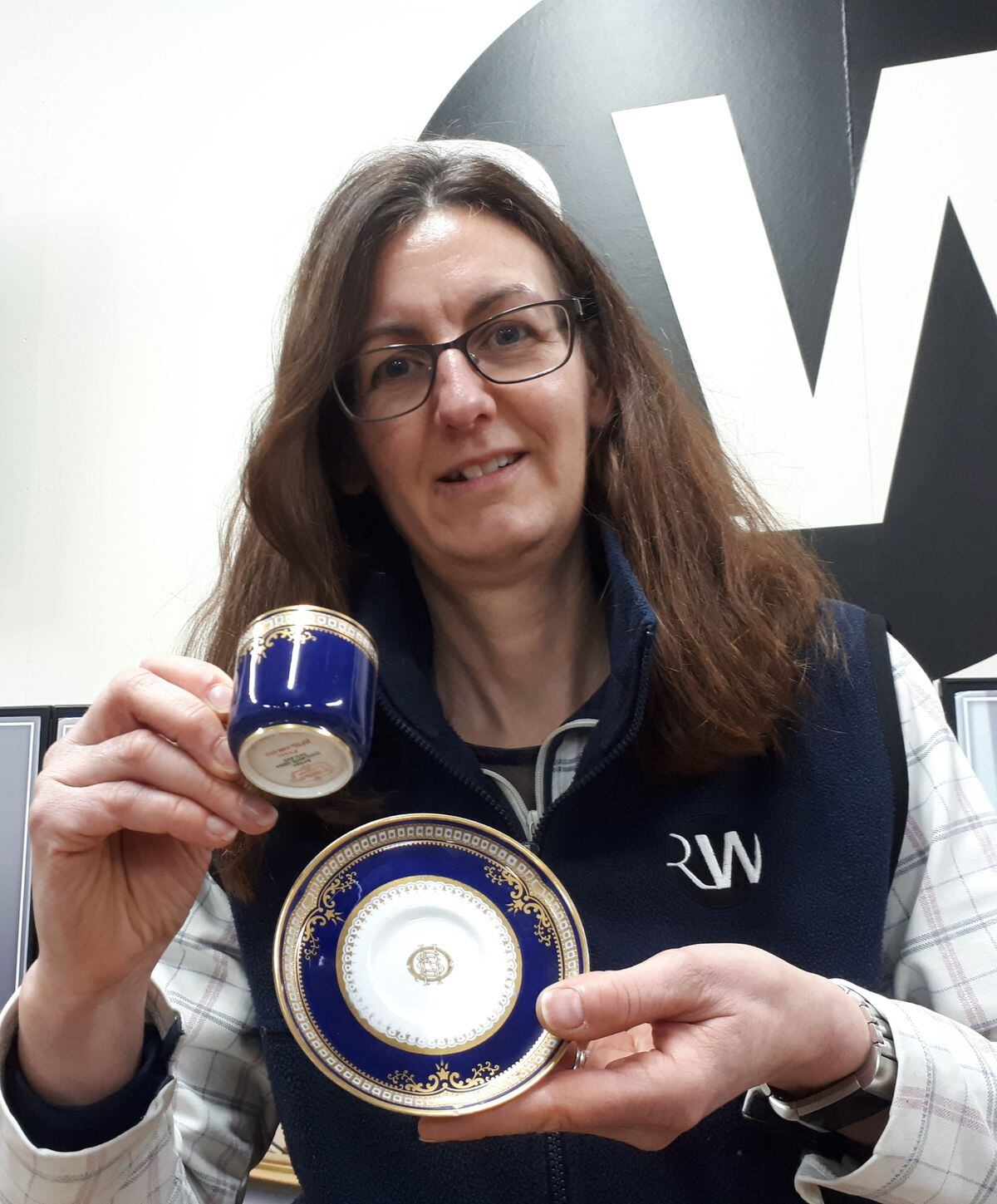 Cup and saucer from Titanic discovered in Sutton Coldfield fetches £ ...