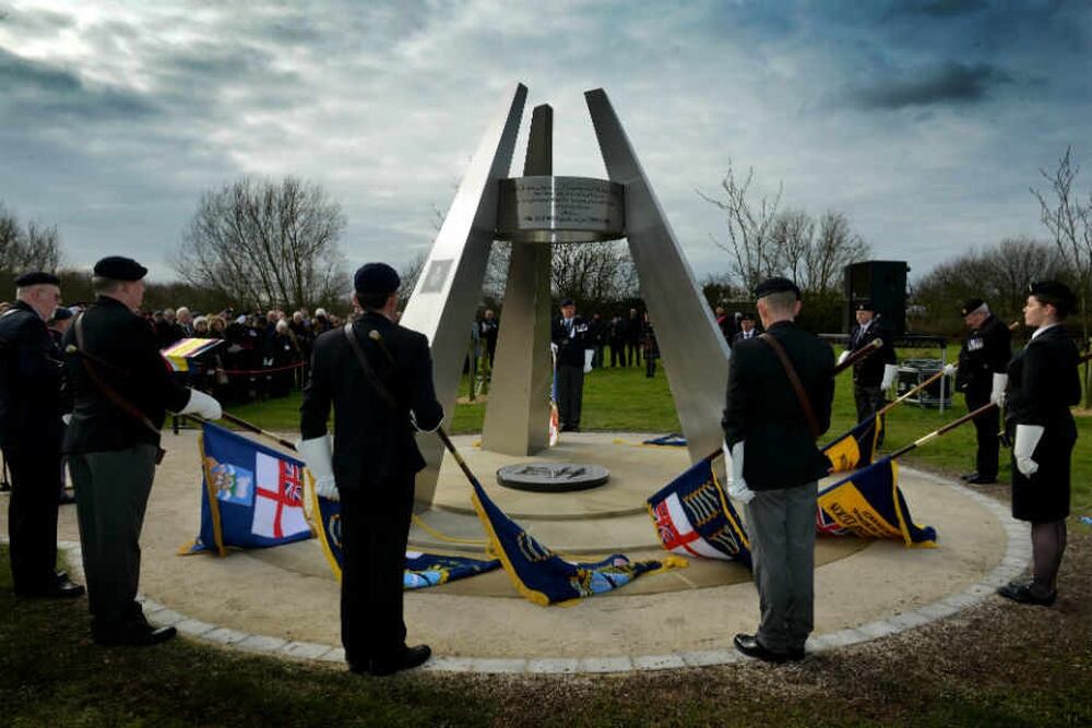 In Video And Pictures Memorial To First Gulf War Unveiled At National Arboretum Express And Star