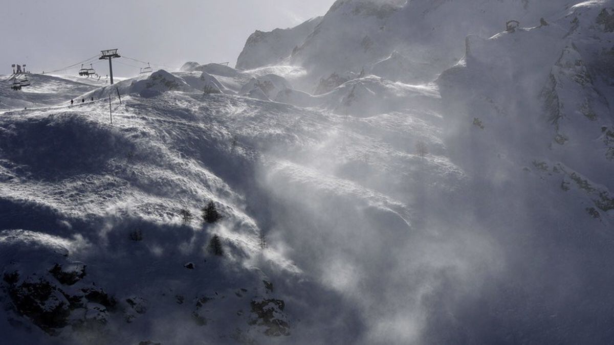 Avalanche Strikes French Ski Resort Of Tignes Express And Star 0175