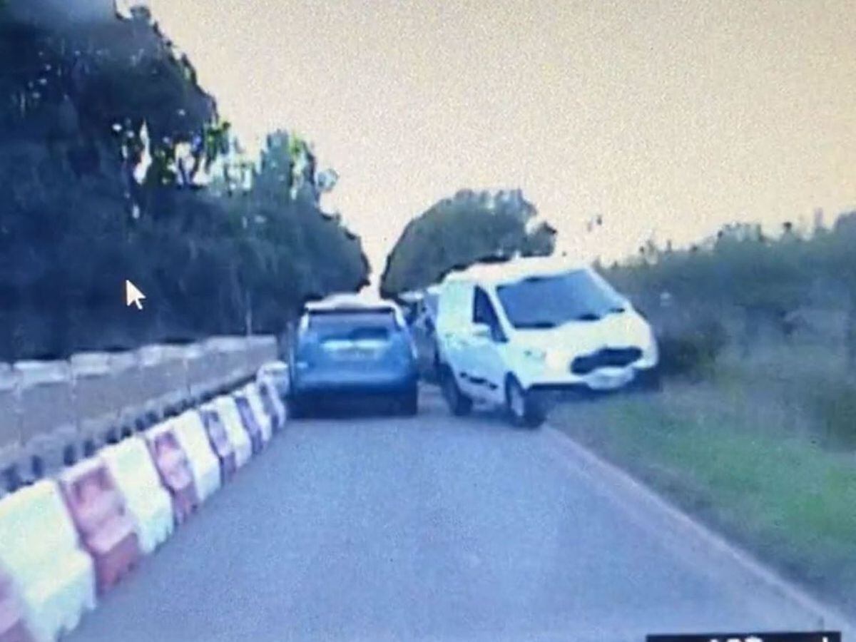 'Stolen' Ford Focus rams police before driving towards oncoming traffic ...