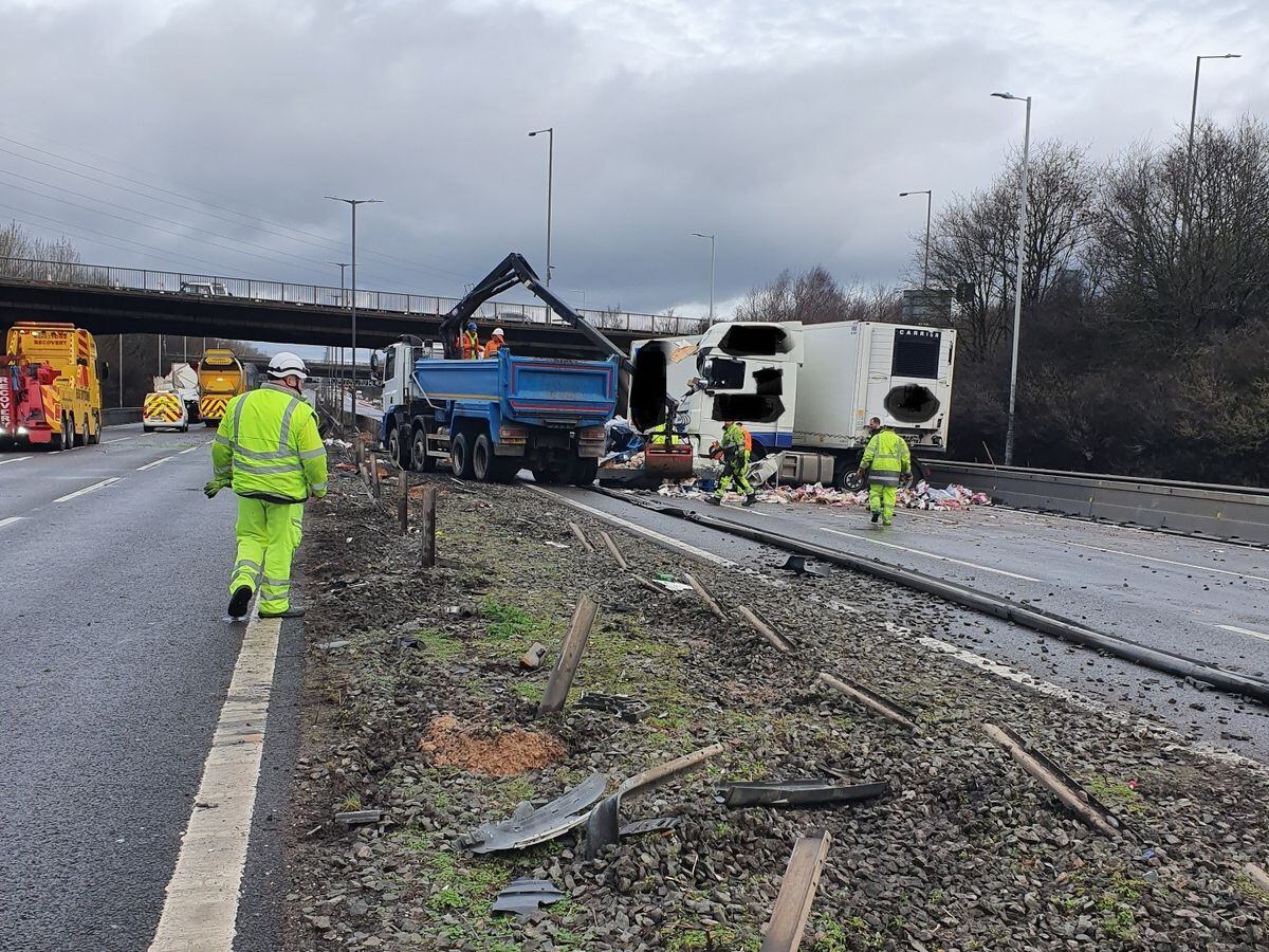 M6 closed for most of Sunday in the Black Country after lorry