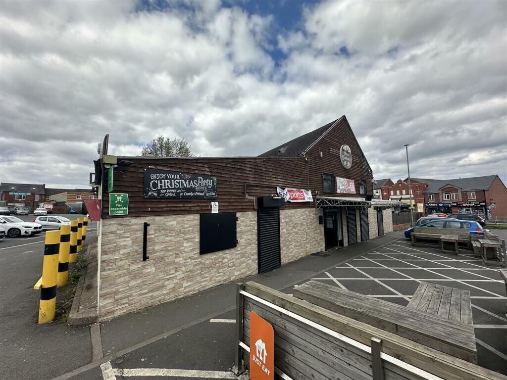 Bar and grill in Rowley Regis with extensive renovation plan on the market for £500,000