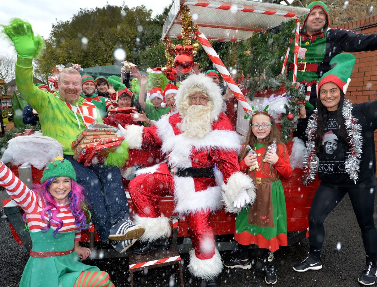 Santa and his sleigh visits Dudley streets | Express & Star