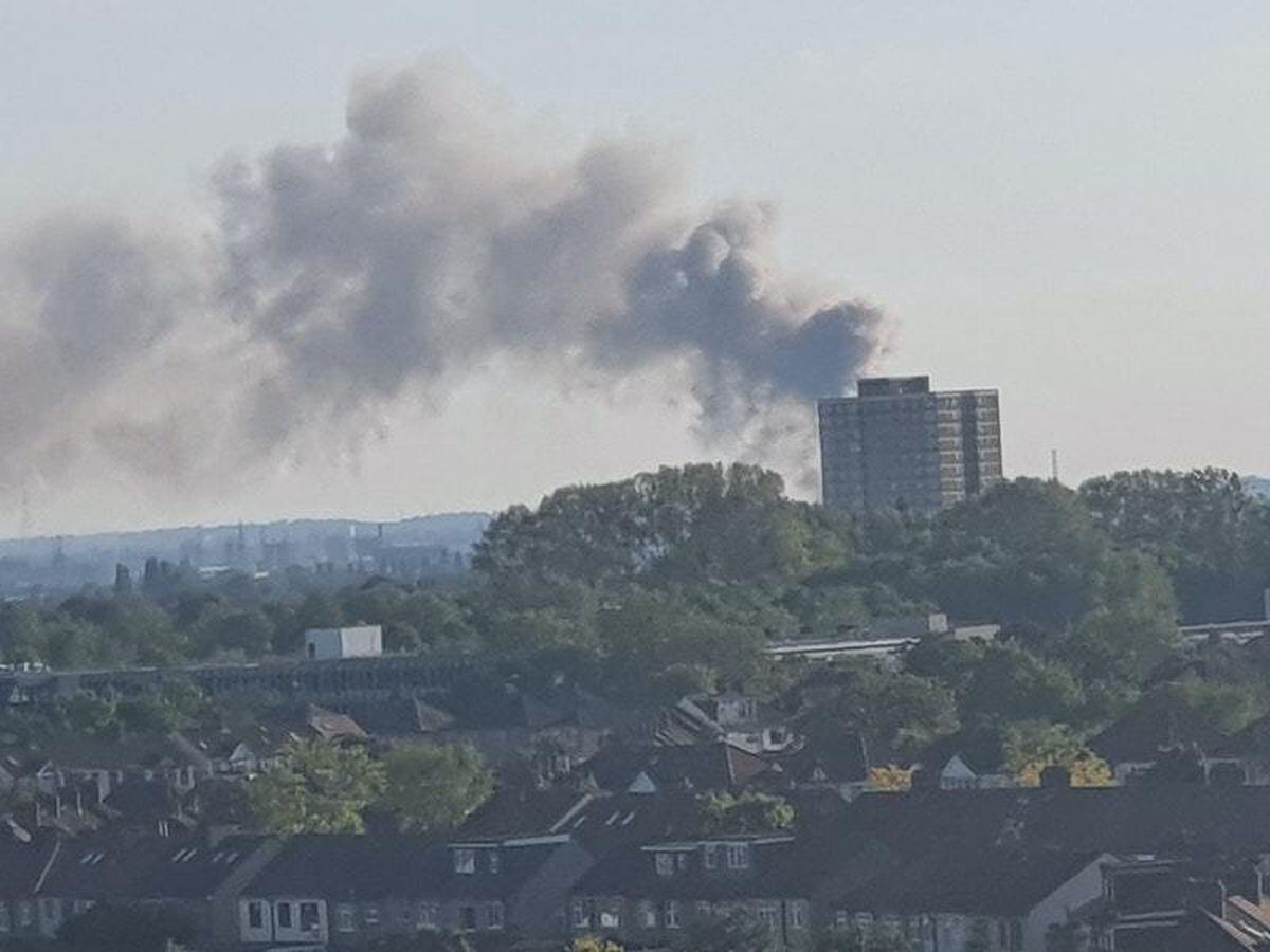 More Than 100 Firefighters Tackle Warehouse Blaze In East London ...