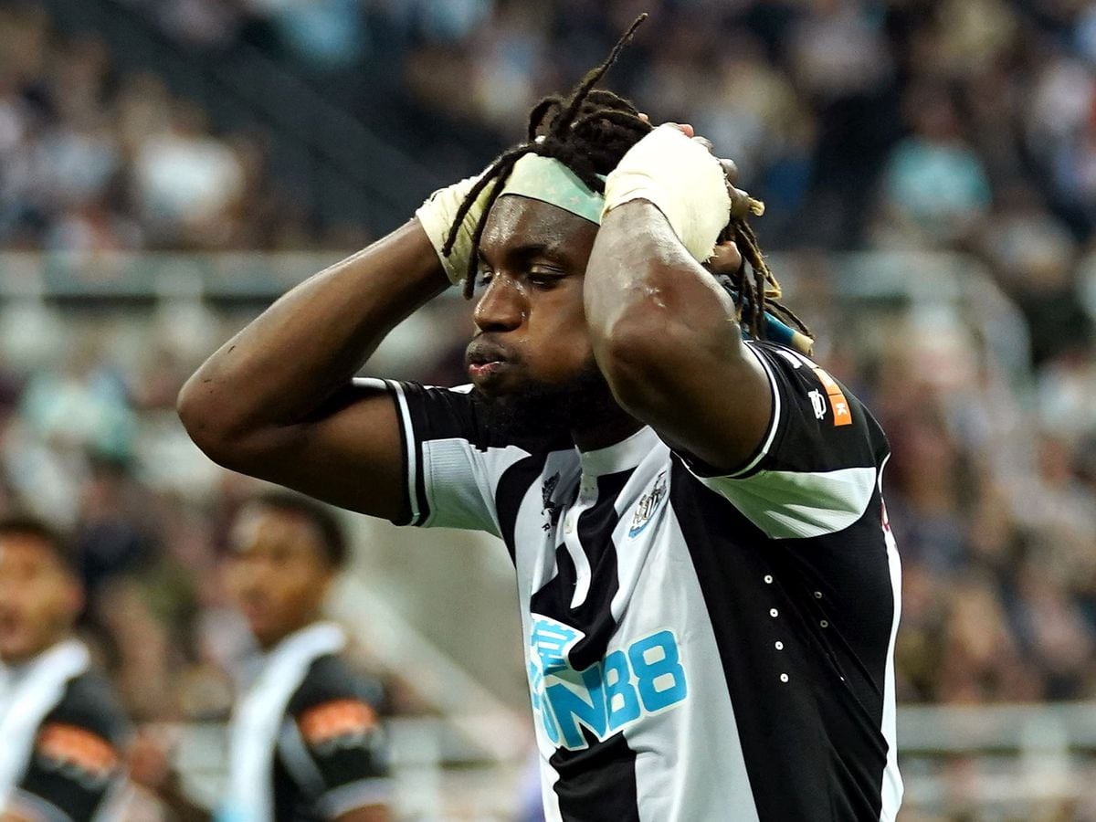 Allan Saint-Maximin back in the gym after missing Newcastle's draw