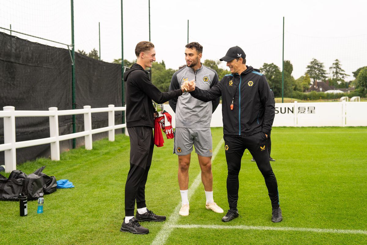 Henry Searle with Max Kilman and Julen Lopetegui (Photo: Wolves)