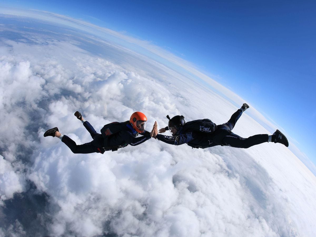 Daredevils set record for high fiving while skydiving | Express & Star