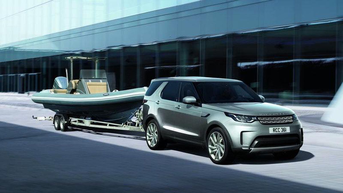 Land Rover launches new Discovery Commercial Express & Star