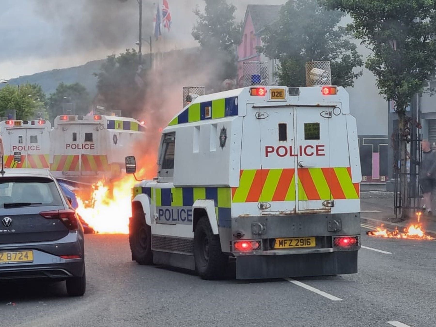 Business and cars set on fire as fresh violence breaks out in Belfast