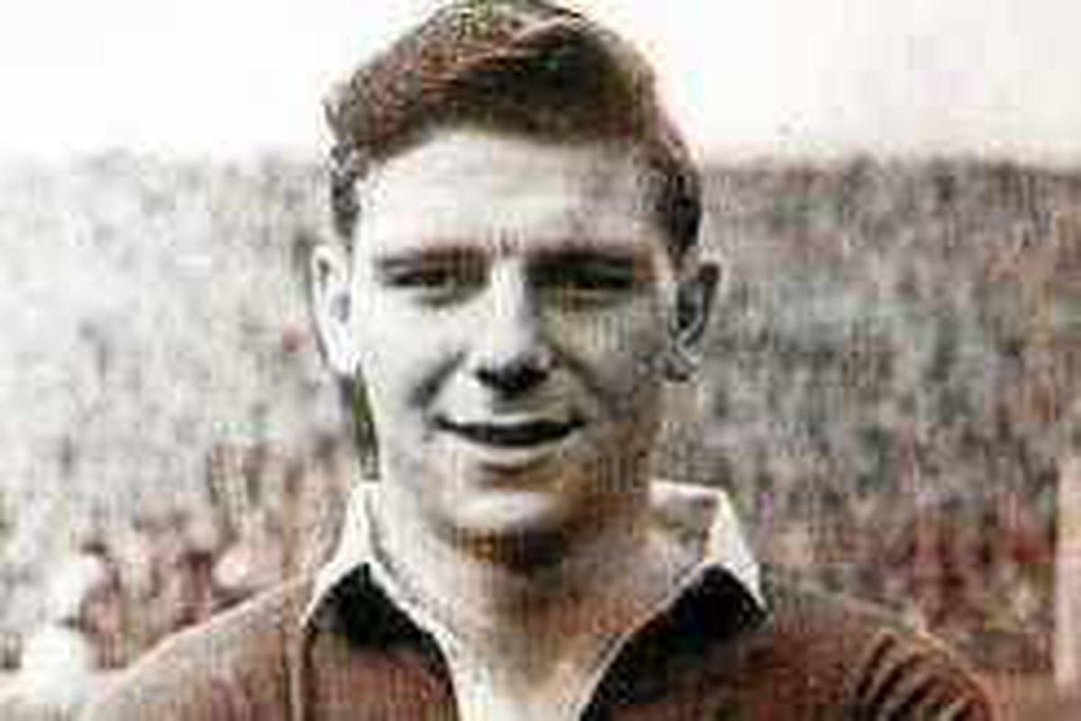 Dudley MP leads push to get blue plaque for Duncan Edwards | Express & Star