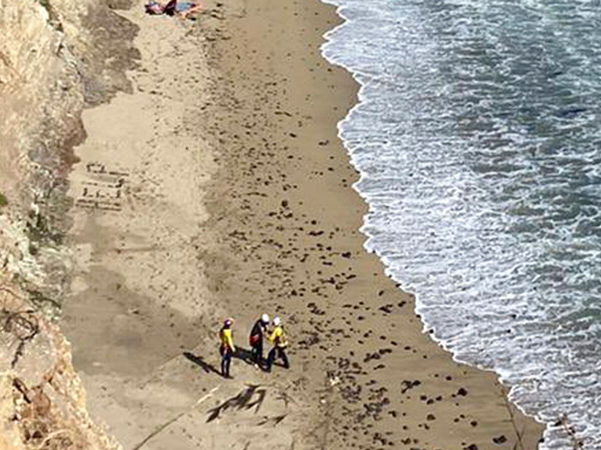 Kite surfer rescued from remote US beach after making ‘help’ sign with ...