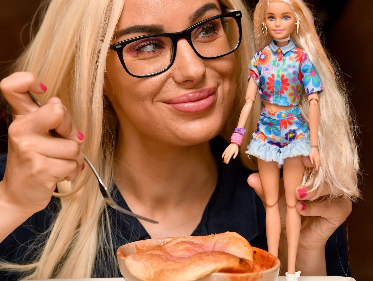 Barbie eating online food