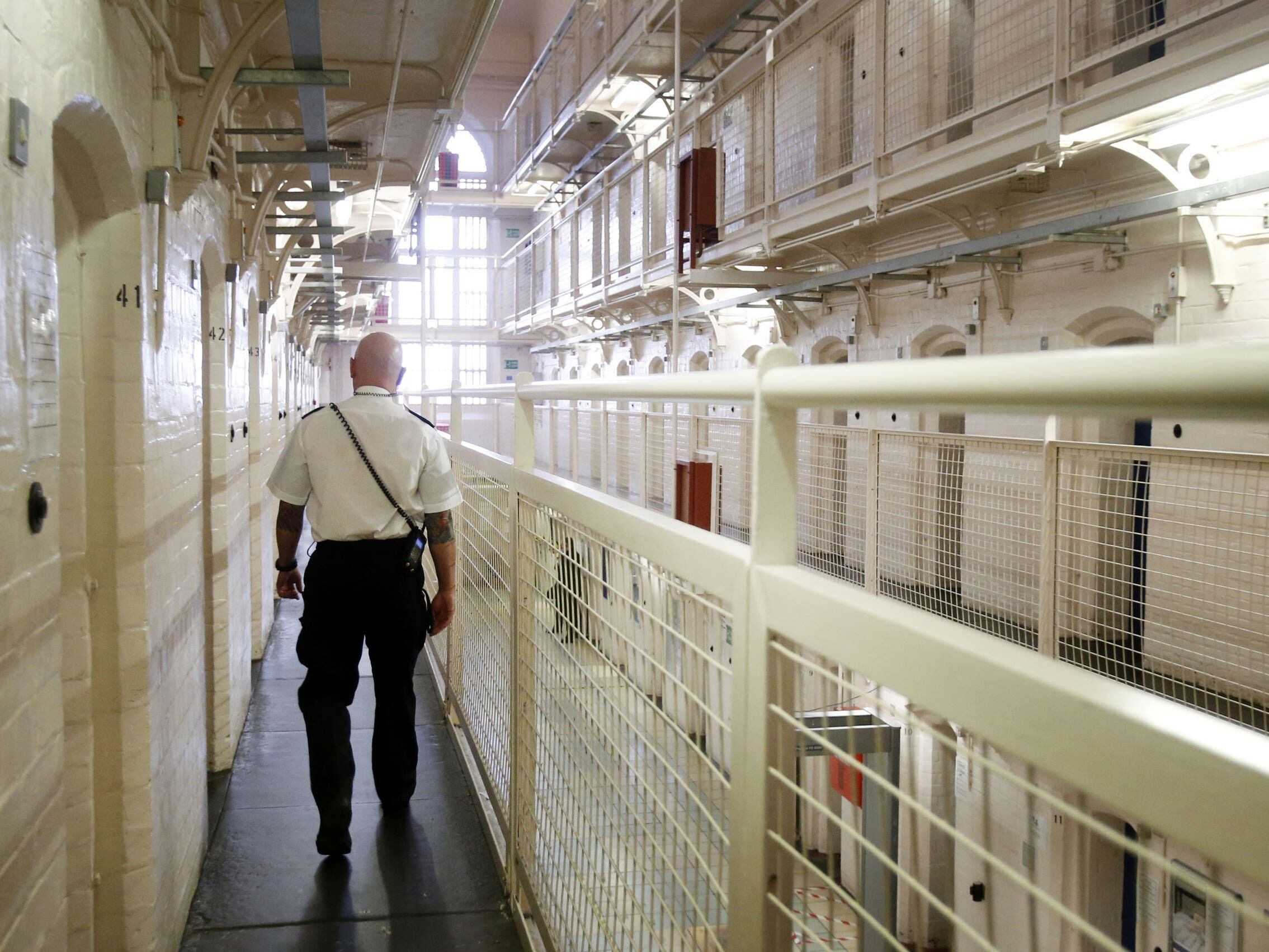 Labour declines to rule out ending early prisoner release scheme