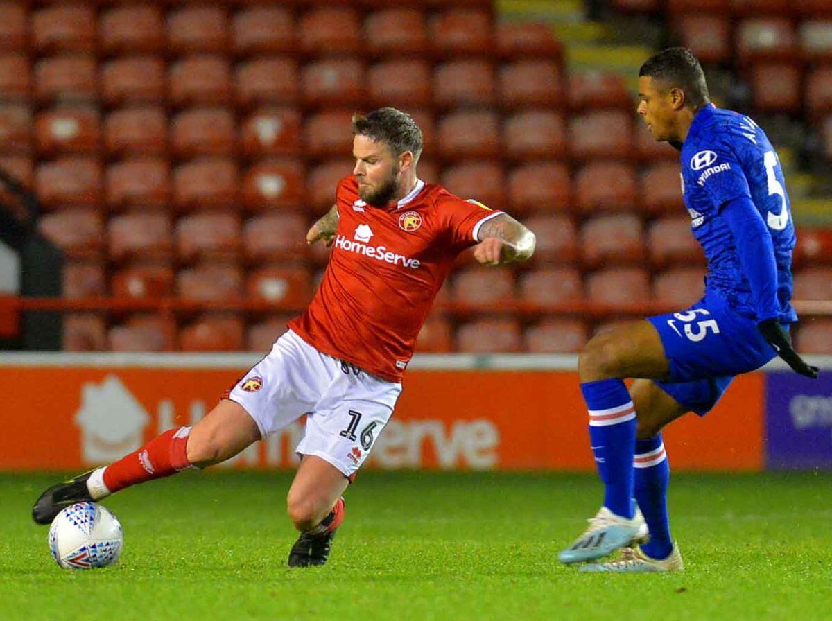 Danny Guthrie signs new Walsall deal | Express & Star