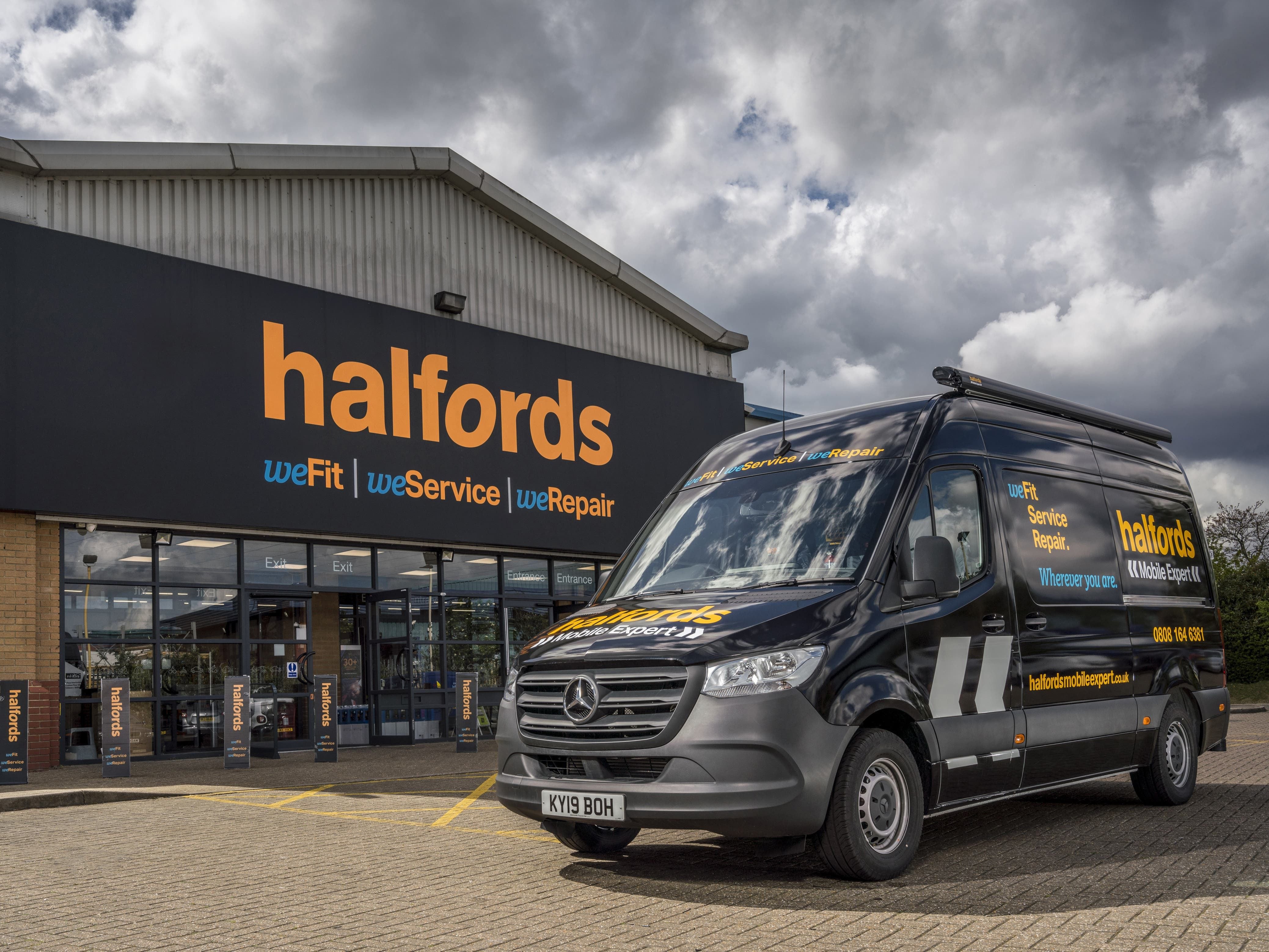 Halfords sees profits tumble and cautions over trading woes