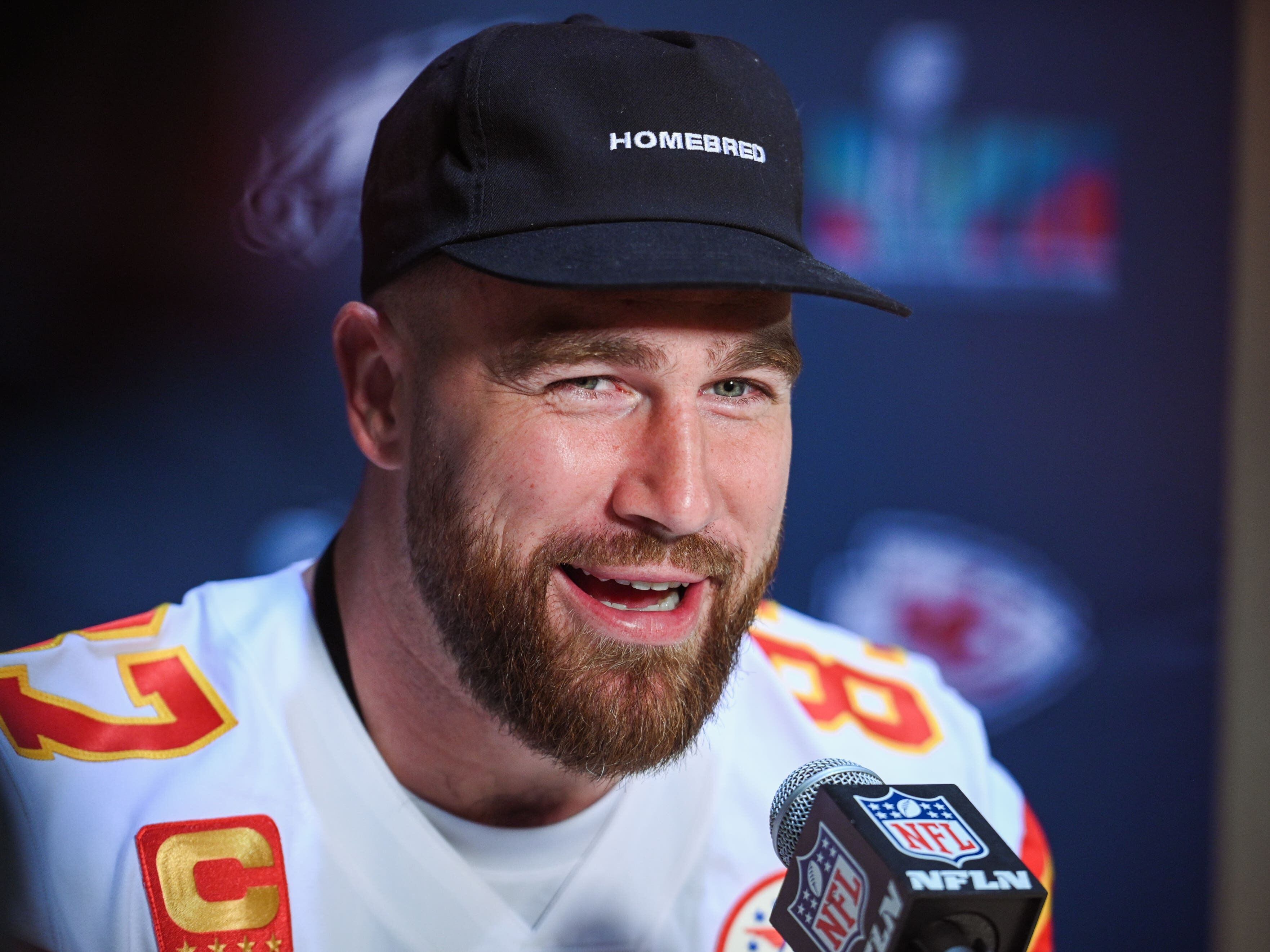 Travis Kelce to discuss London in his podcast after Taylor Swift show appearance