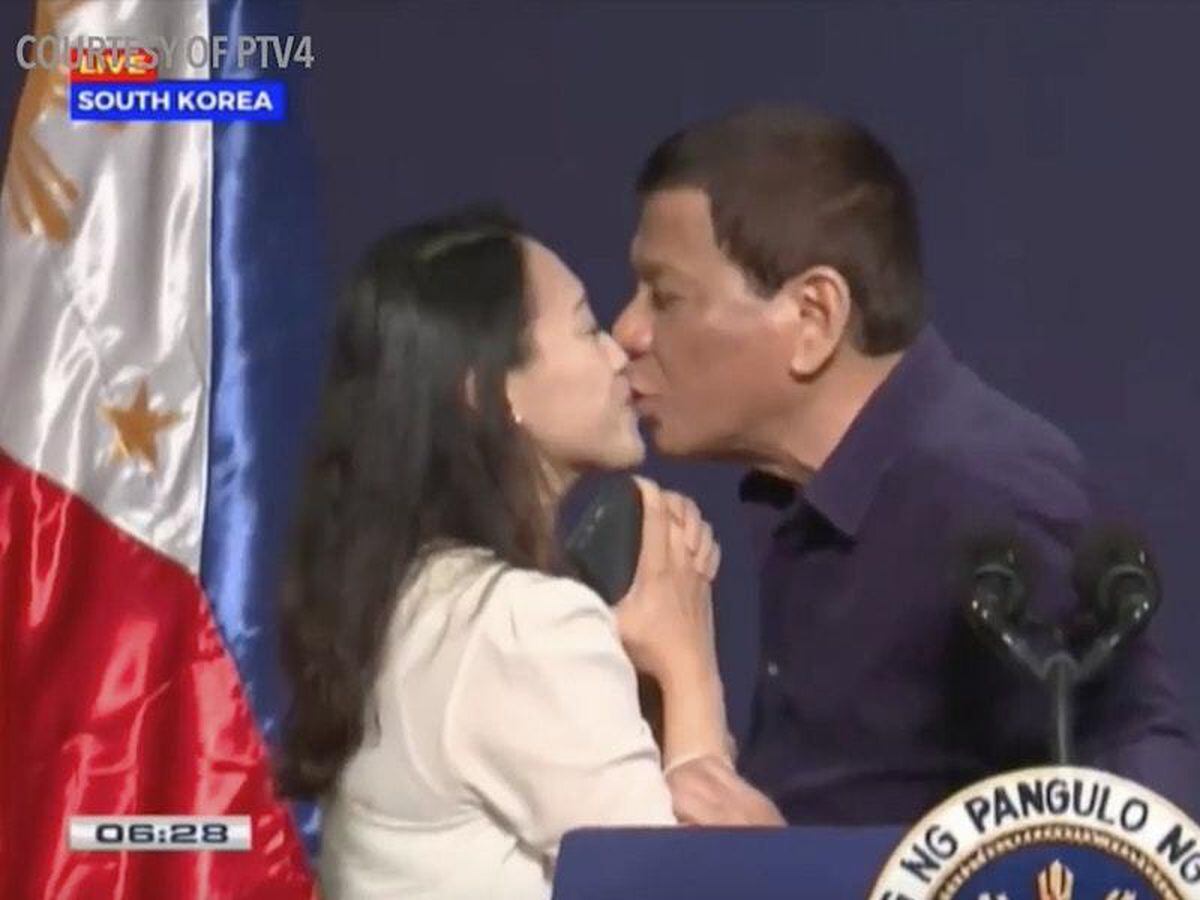 Philippine President Duterte Kisses Married Woman On Lips In Front Of Crowd Express And Star