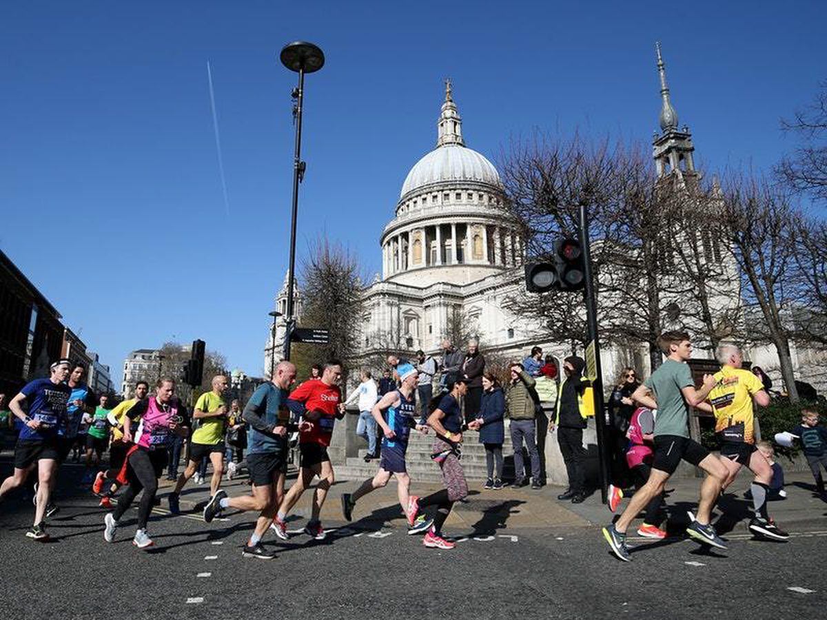 In Pictures Runners take in London’s landmark sights during half