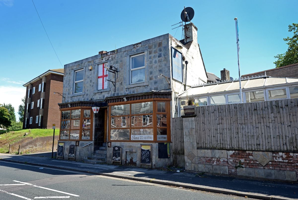 Willenhall pub reopens after closing when Covid cases link emerged