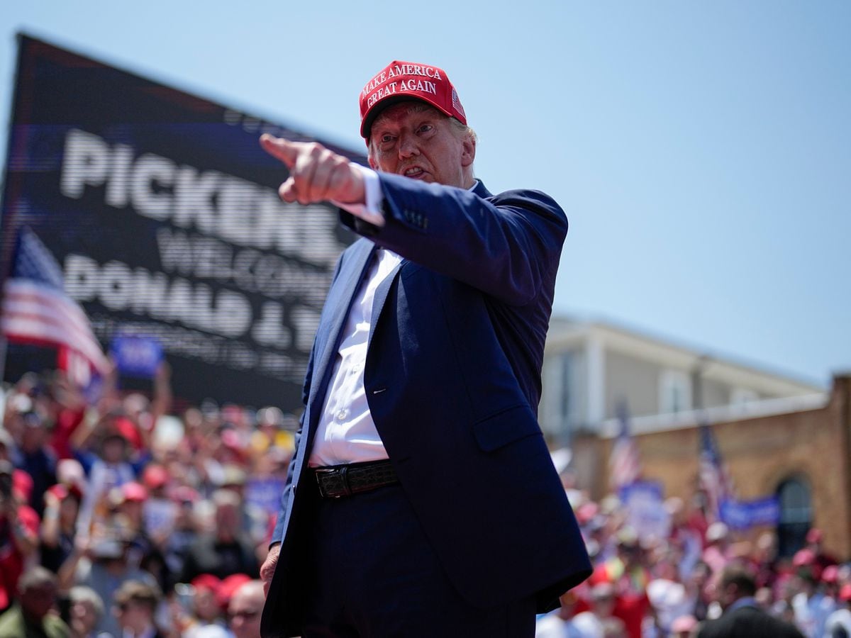 Donald Trump draws thousands to small South Carolina city for campaign