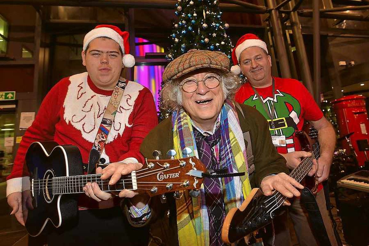 Slade Bells Ringing: It's Christmaaaaas With Noddy Holder In Walsall ...