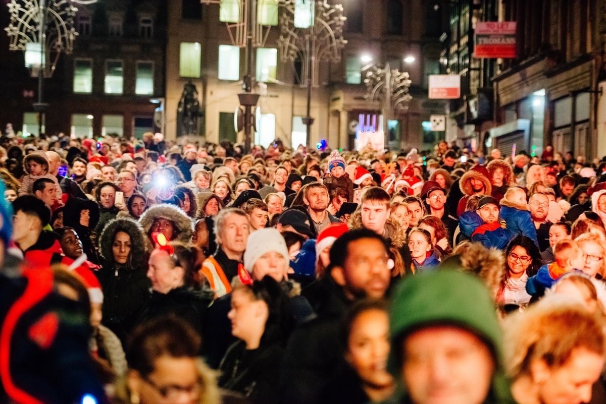 Wolverhampton Christmas lights switchon Thousands pour into the city