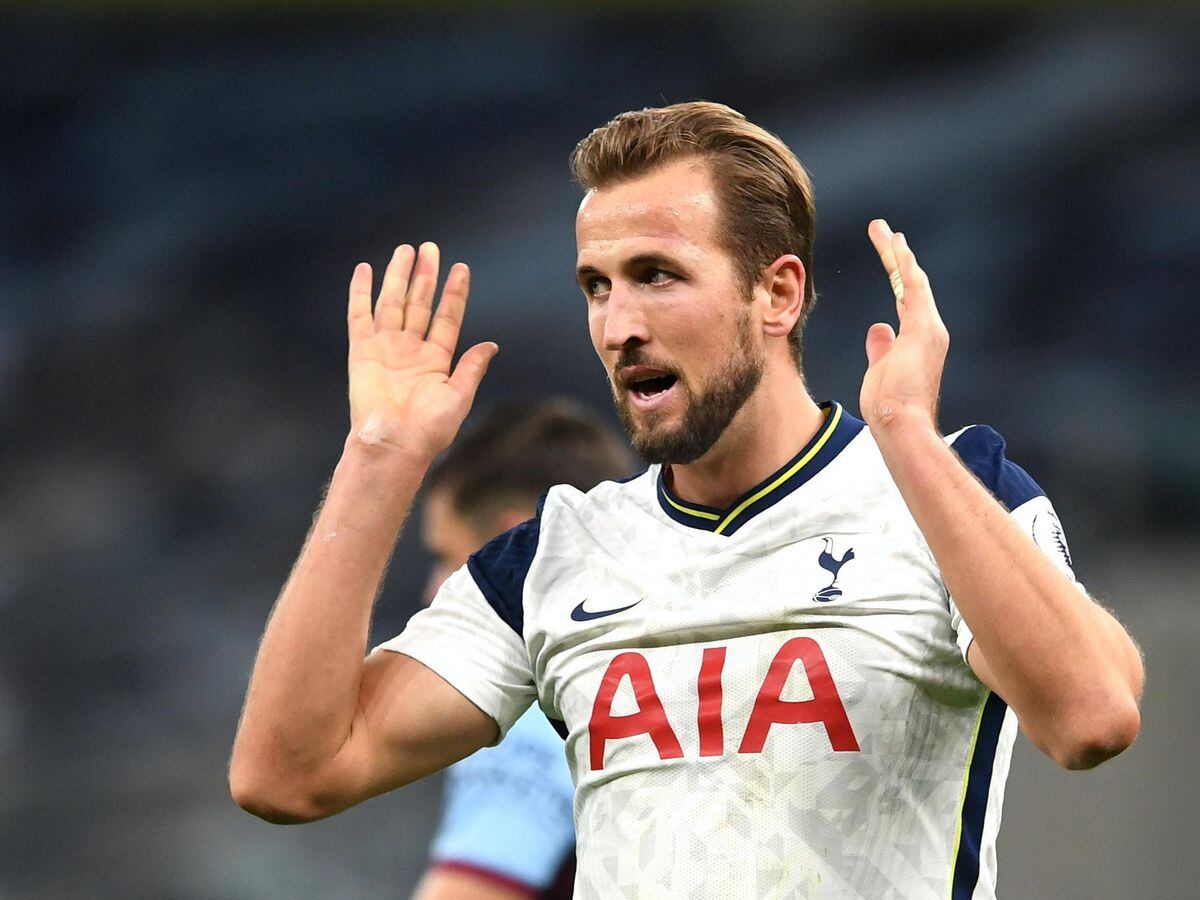 harry kane in a arsenal kit