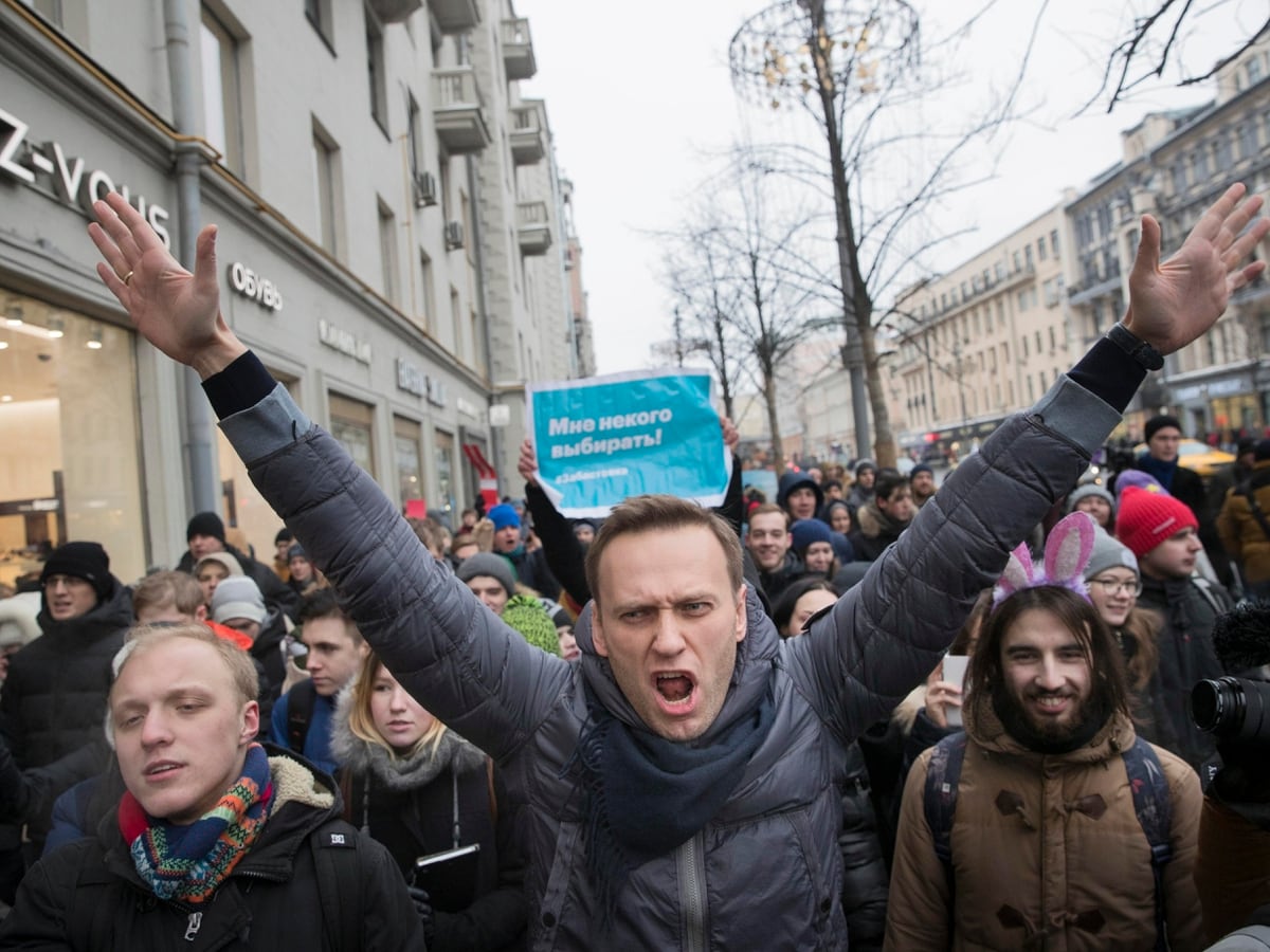 Who Is Russian Opposition Leader Alexei Navalny Express And Star