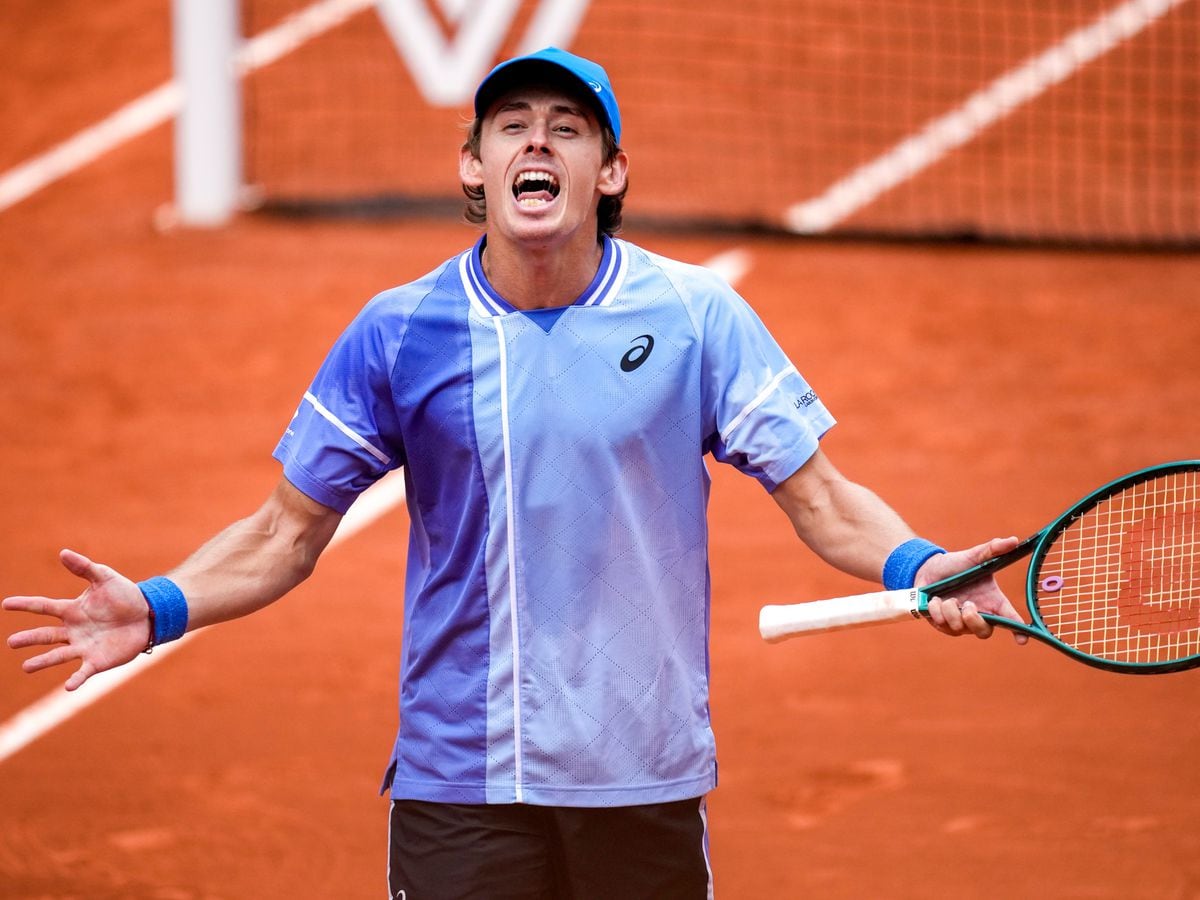 Alex De Minaur beats Daniil Medvedev at French Open in front of his superfan