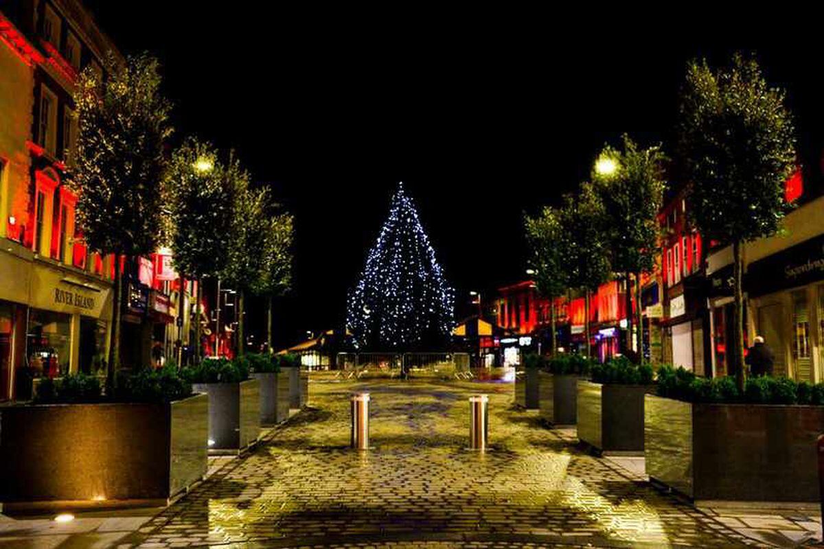 Star Witness: Dudley in all its Christmas glory captured on camera ...