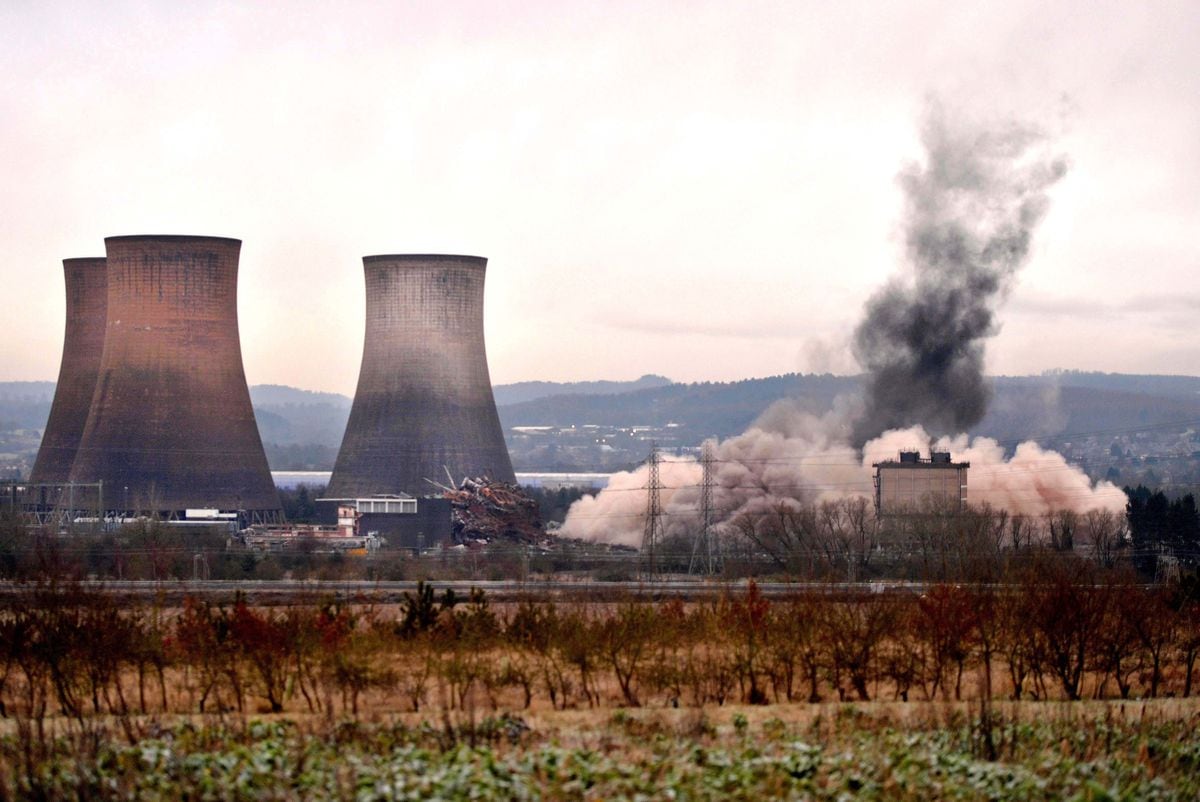 WATCH: 600ft chimney demolished at Rugeley Power Station ...