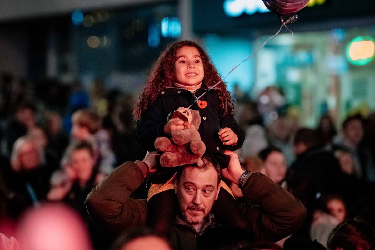 Wendy Pollard Christmas Party 2022 Gallery: City Centre Packed As Wolverhampton Christmas Lights Turned On |  Express & Star