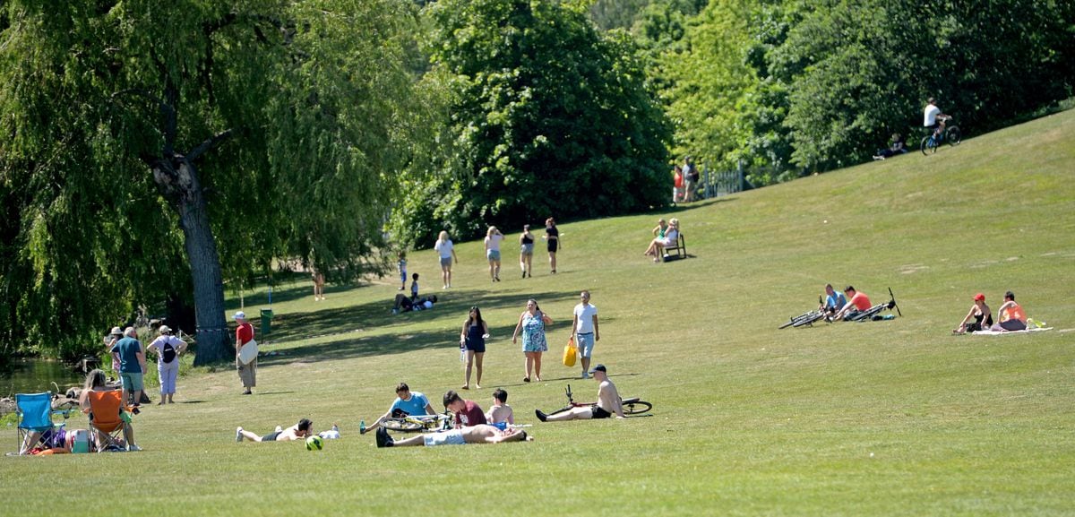 Gallery: Visitors Turned Away With Car Parks Packed As Large Crowds 