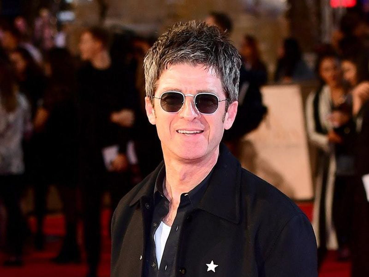 Noel gallagher. Ноэль Галлахер 2022. Noel Gallagher 1998. Noel Gallagher Gorillaz. Noel Gallagher Madonna.