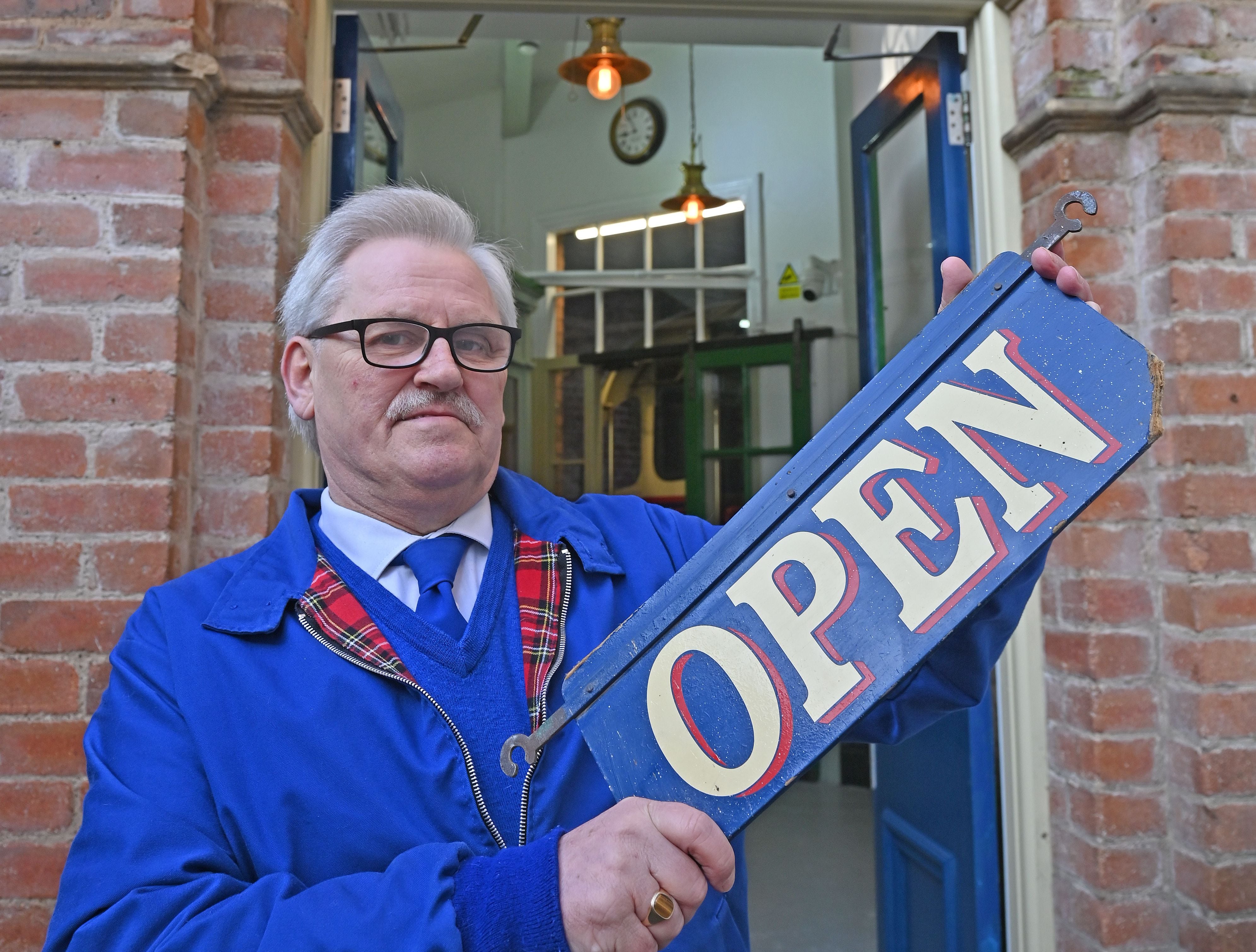 Bridgnorth Cliff Railway returns to action after temporary closure