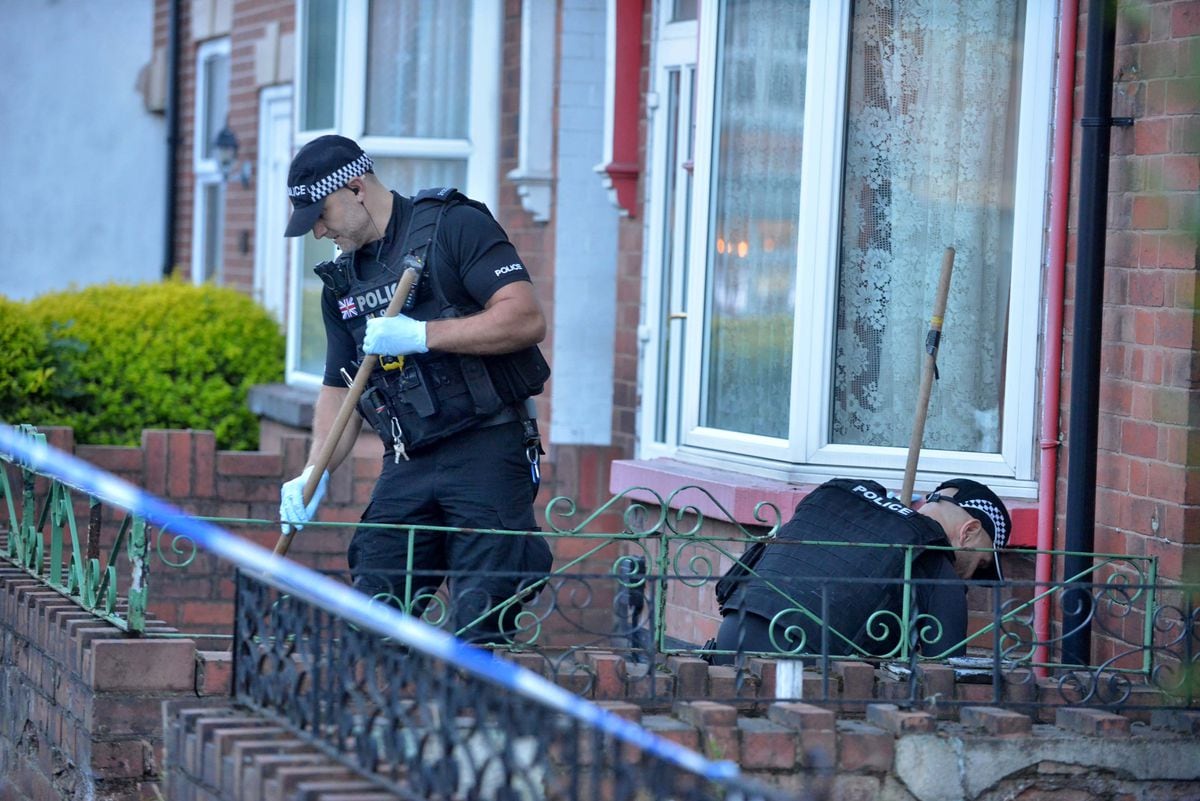 Police Probe As Shots Fired From Car Outside Wolverhampton Pub ...