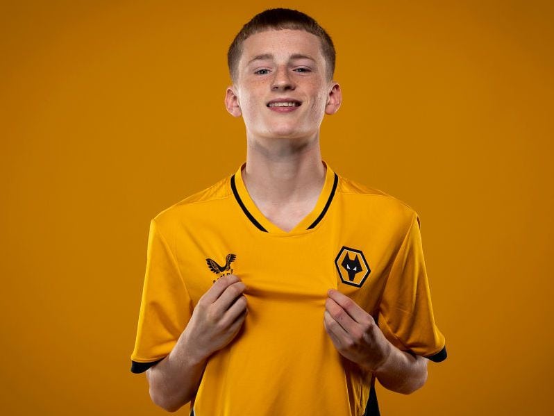 Youngster pens first professional Wolves contract