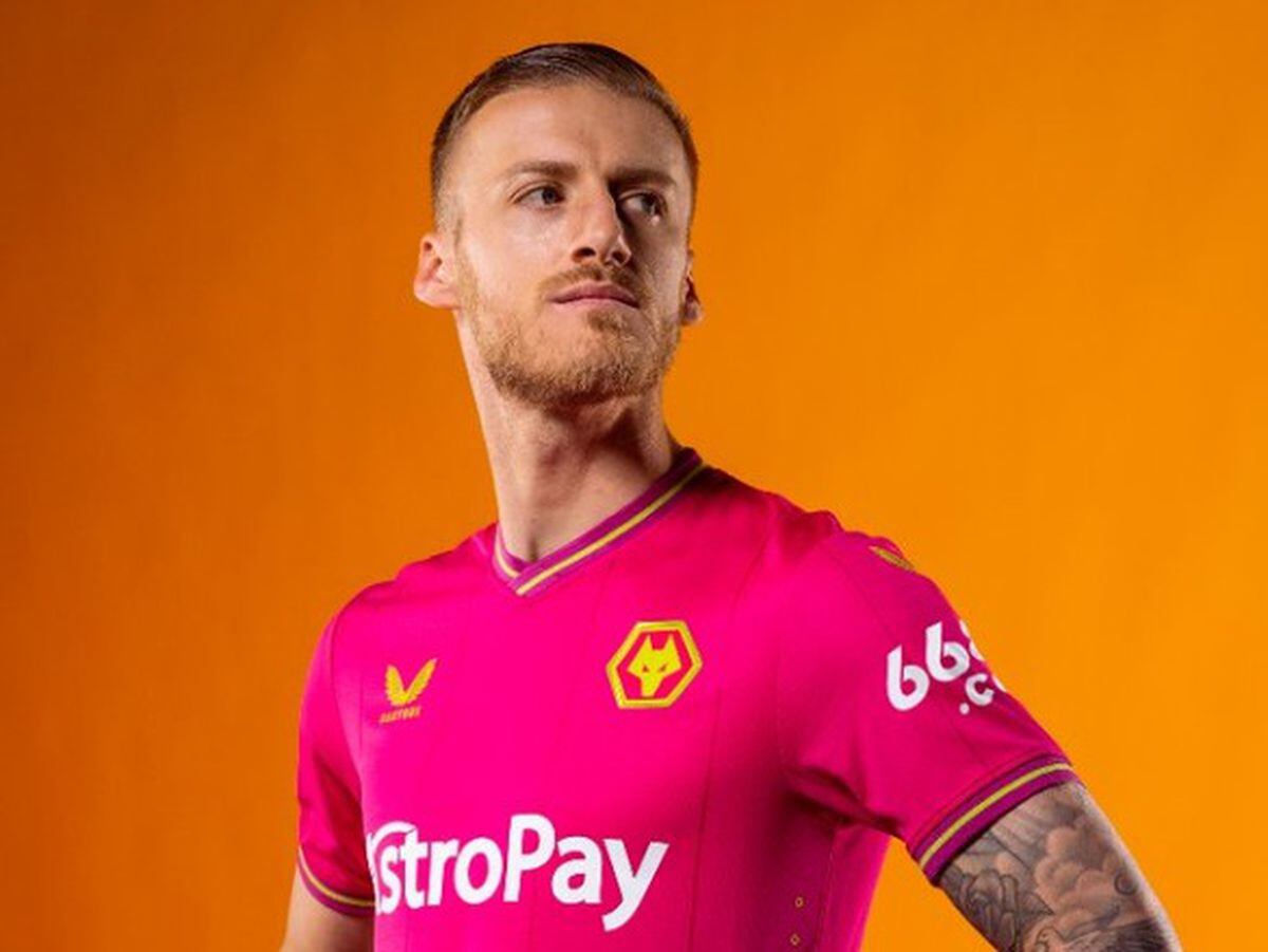 Wolves store goalie kit