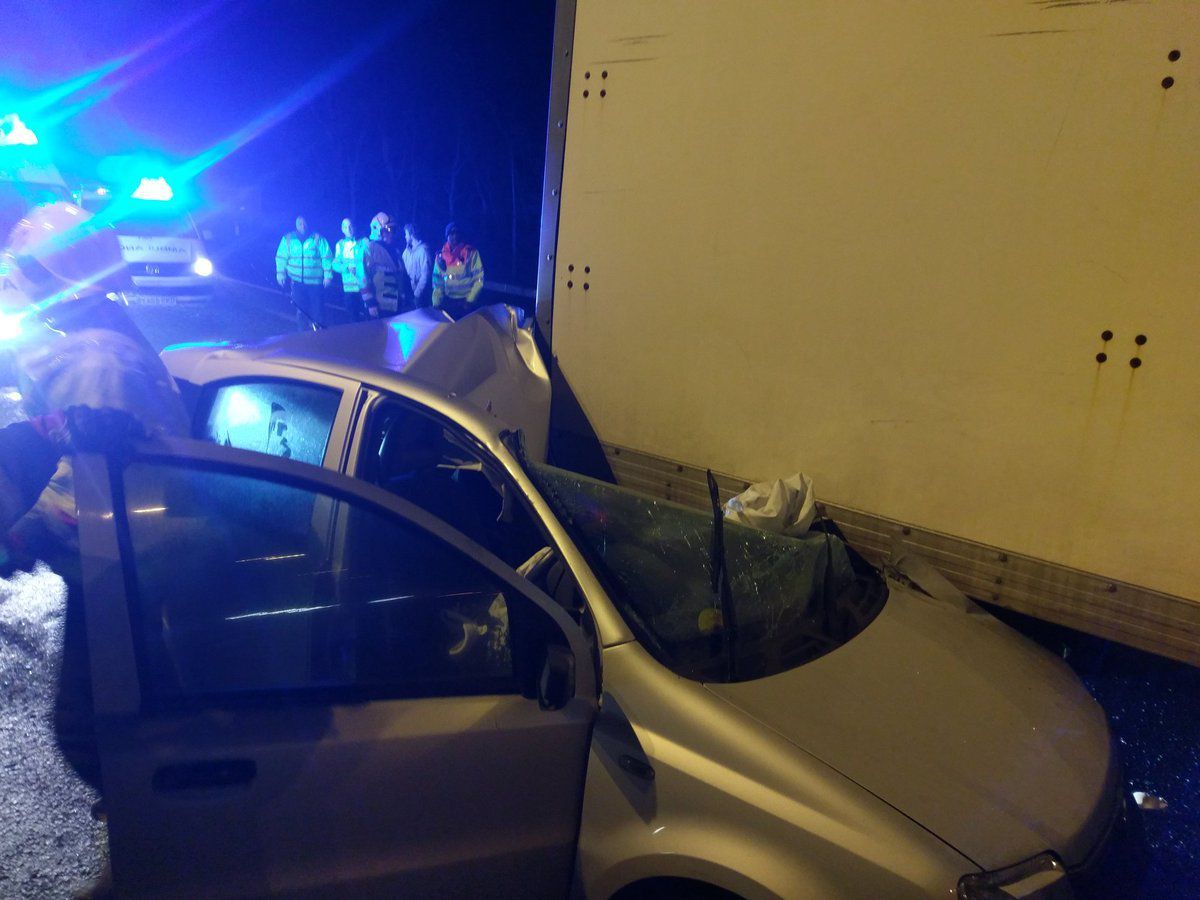 M5 crash: Woman escapes serious injury despite car smashing into lorry ...