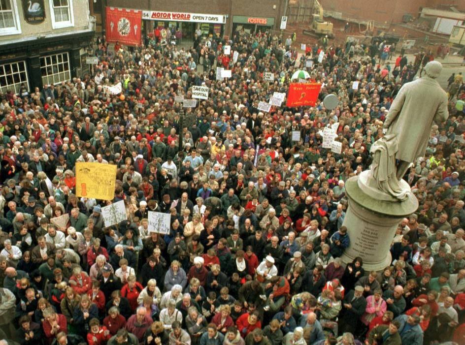 Flashback to 1997: Thousands protest against the loss of Kidderminster Hospital's accident and emergency unit