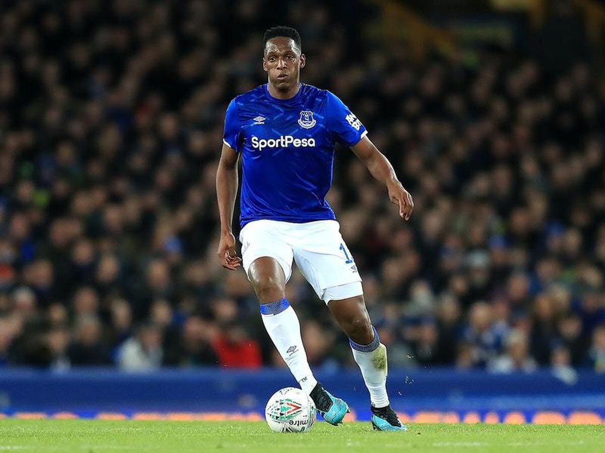 Yerry Mina becomes latest Everton player to suffer injury before season restarts | Express & Star