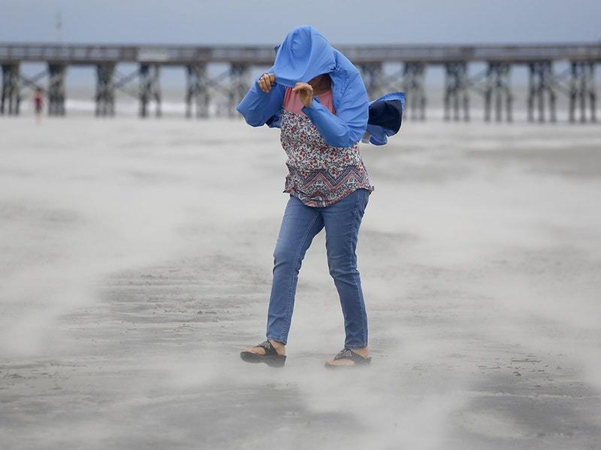 US coast swamped by heavy rain as Florence hangs over Carolinas