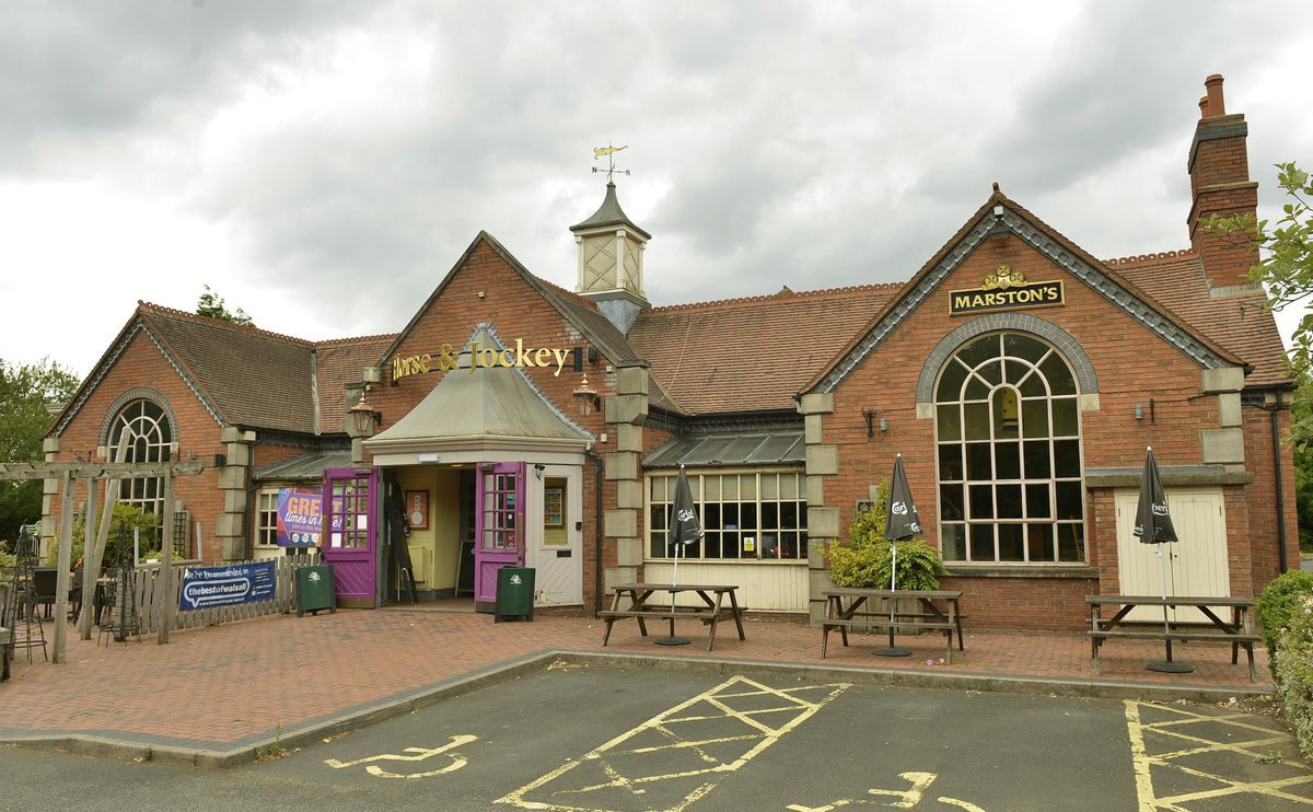 Walsall Pub Crowned Most Popular Pub Of The Year | Express & Star